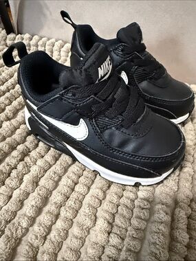 Nike AirMax Kids Black & White Sneakers